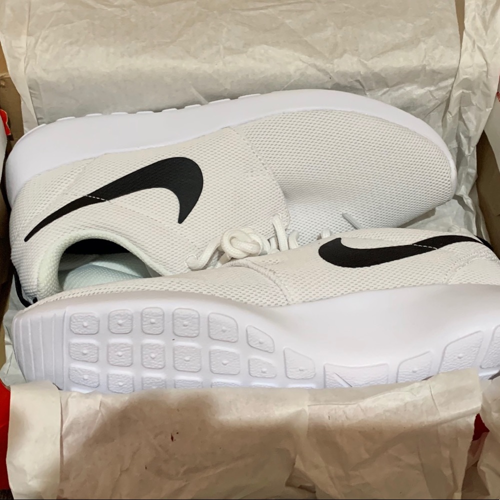 6.5 White Nike Roshe One Women’s